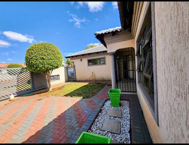 3 BEDROOM PROPERTY TO RENT IN THE ORCHARDS